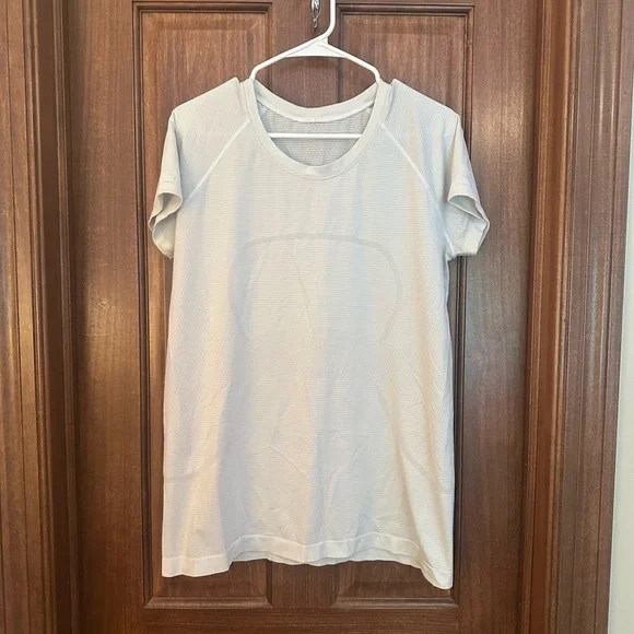 Lululemon swiftly waist length short sleeve top white - Picture 2 of 3